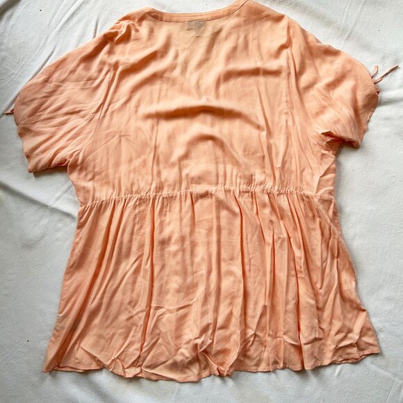 Torrid Tunic Blouse 4X Peach Button Front, short sleeve - Picture 4 of 6